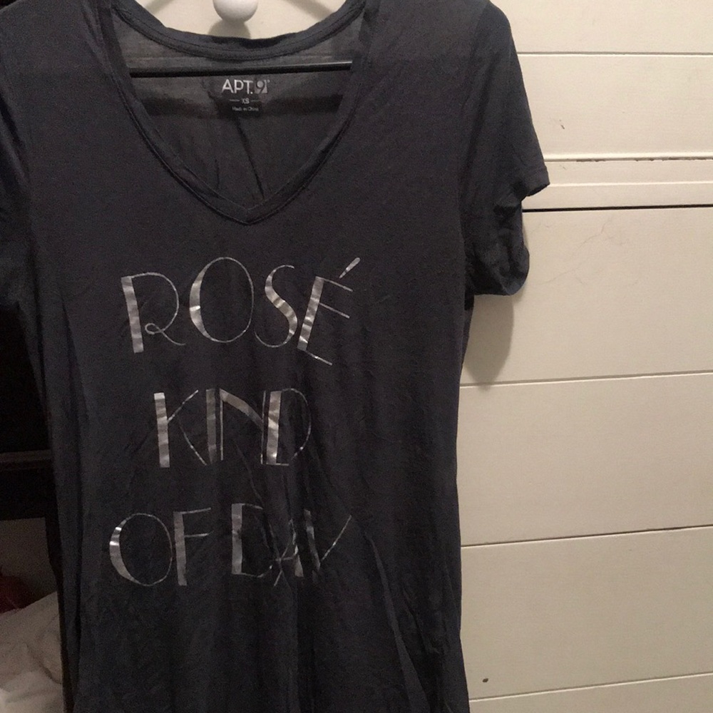 ✨SALE APT 9 xs rosé kind of day gray v neck tee